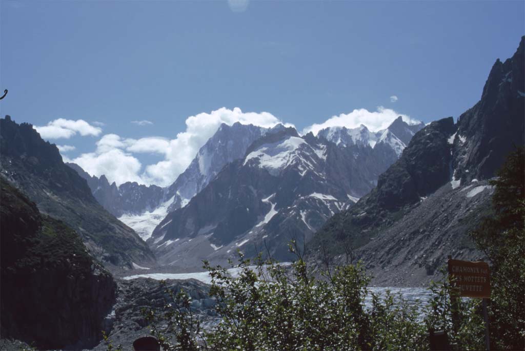 La Mer de Glace et les Grandes Jorasses vues du Montenvers, le 28 juillet 1993