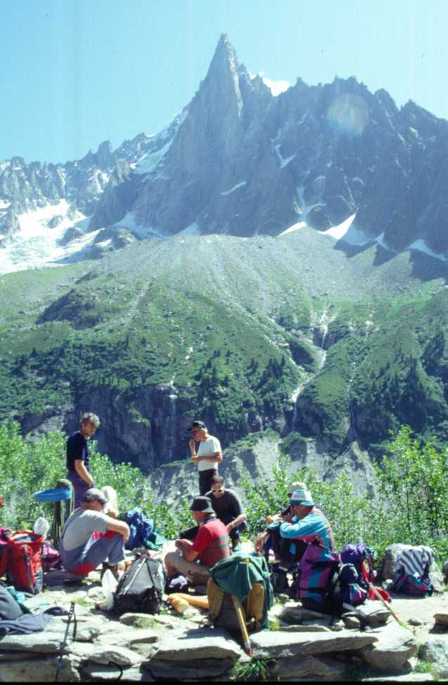 Pique-nique au Montenvers face à l’aiguille Verte, le 28 juillet 1993