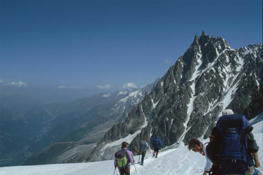 Début de la descente vers les Bossons (au fond, l’aiguille du Midi), le 30 juillet 1993