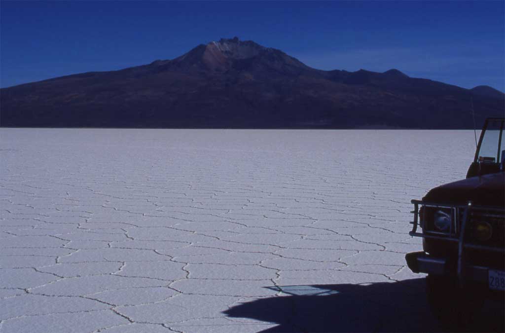 Le salar d’Uyuni et le volcan Tunupa, le 19 août 2000