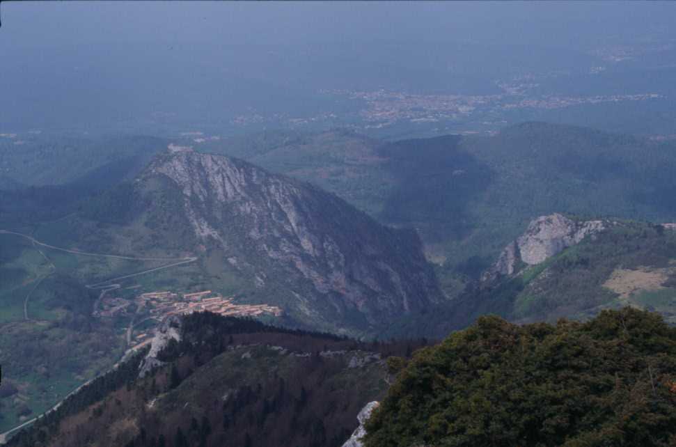 Descente vers le château de Montségur, le 17 mai 2004
