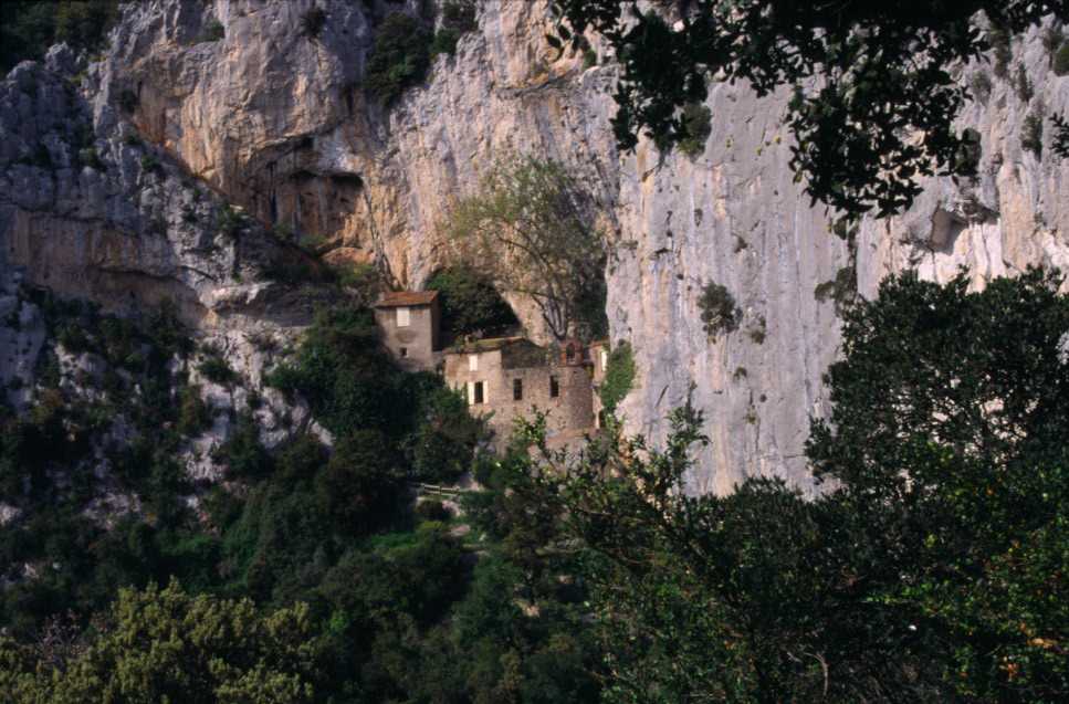 L’ermitage de Saint-Antoine de Galamus, le 19 mai 2004