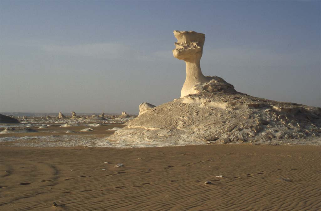 Formation calcaire dans le nouveau désert Blanc (16 avril 2005)