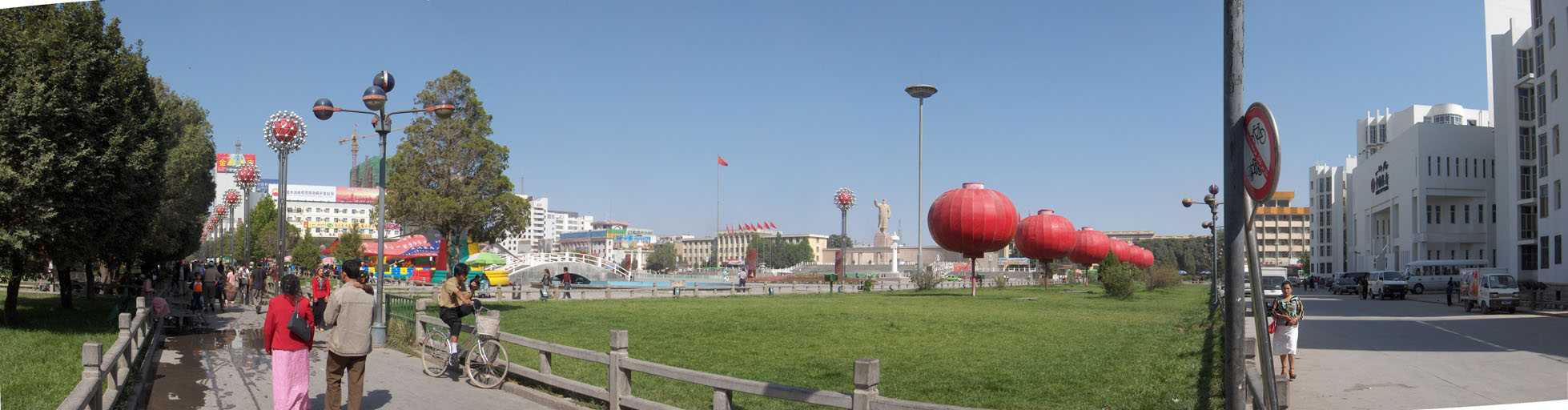 La place du Peuple à Kachgar, le 20 août 2005