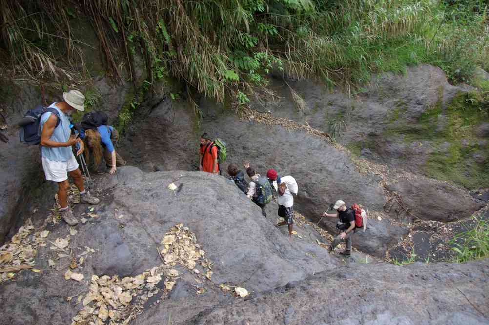 Progression dans le lit d’un torrent à sec, le 15 août 2011