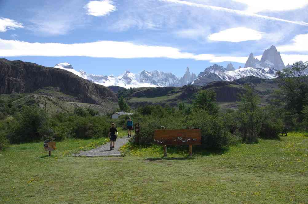Le massif du Fitz-Roy (photographié depuis l’entrée du musée de Chaltén), le 11 novembre 2012