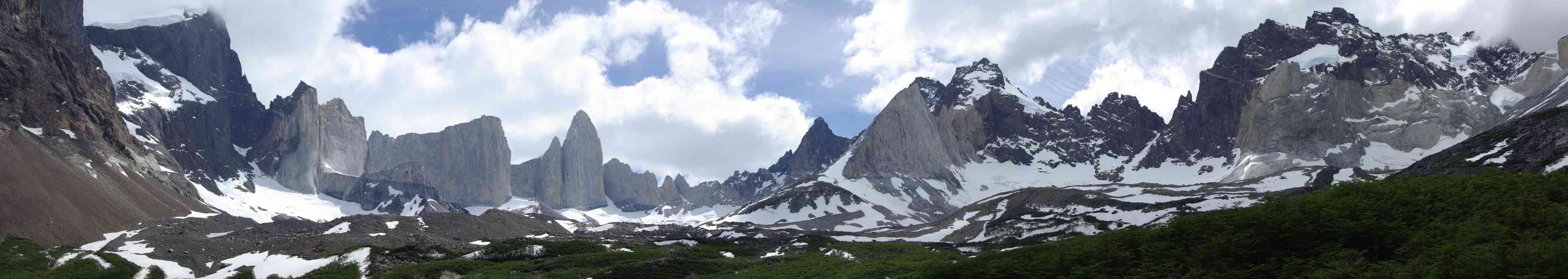 Panoramique du haut de la vallée du Français (on aperçoit la Cathédrale et l’Aileron de requin) ; 19 novembre 2012