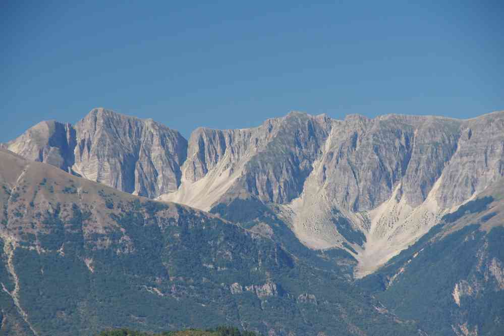 Leskovik : vue sur le massif de Nemërçkë, le 19 juillet 2016
