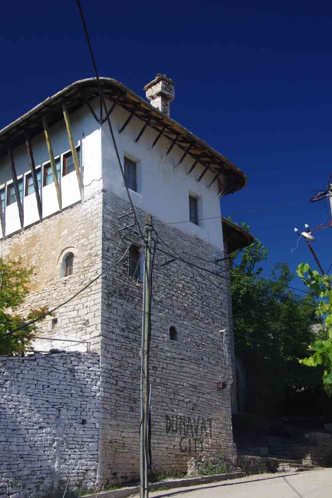 Balade dans la ville de Gjirokastër, le 20 juillet 2016