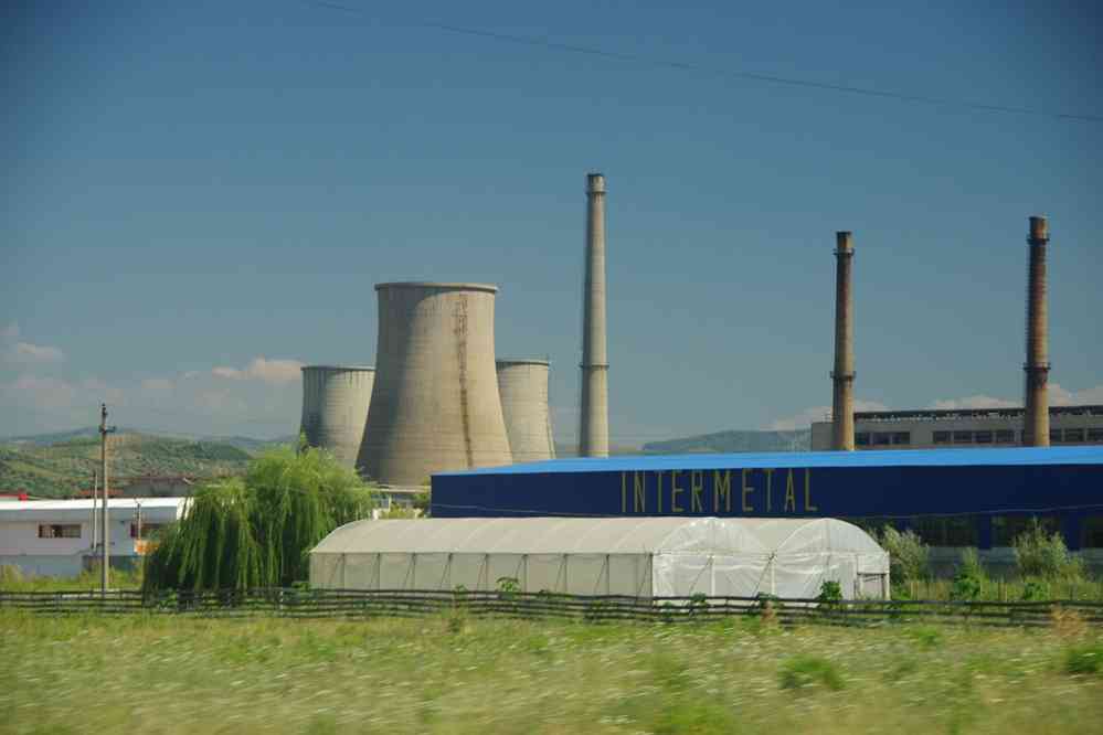 Anciennes usines communistes désaffectées à Fier, le 22 juillet 2016