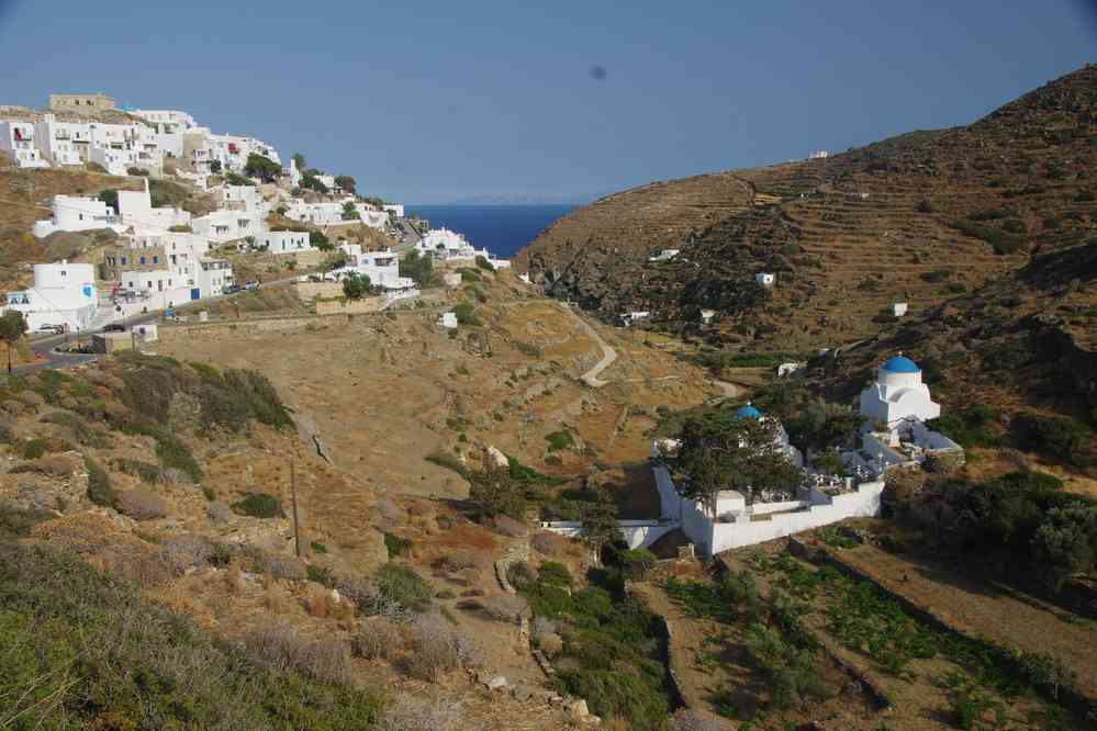 Siphnos (Ν. Σίφνος), remontant de la plage de Seralia (Σεράλια), le 21 juin 2021