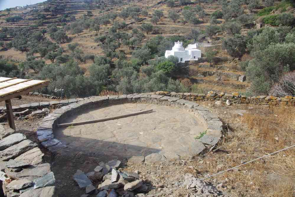Siphnos (Ν. Σίφνος), ancienne aire de battage, le 23 juin 2021
