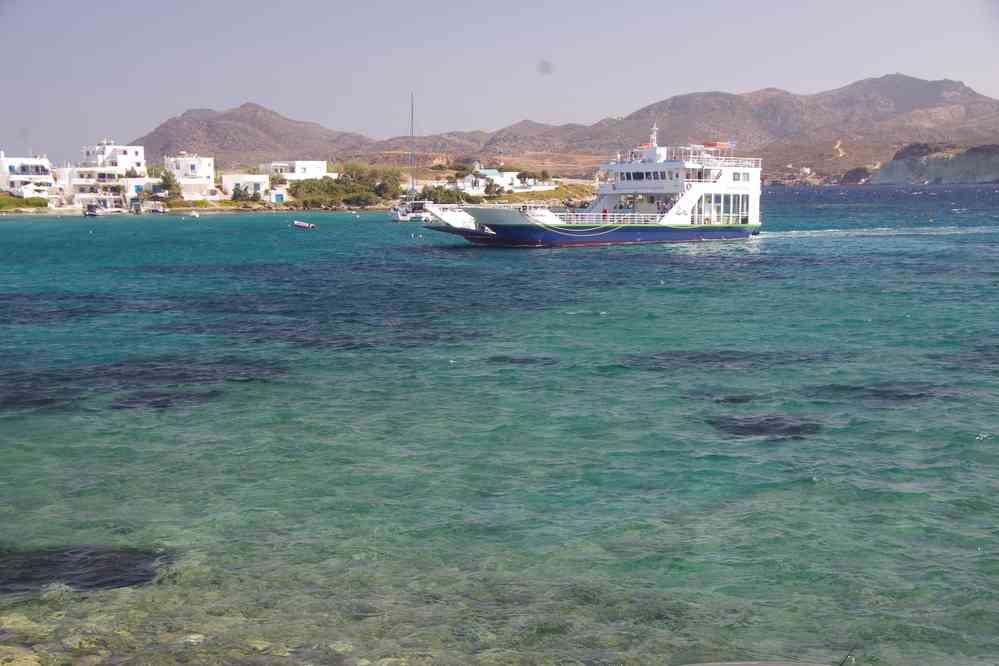 Milo (Μήλος), Pollonia (Πολλώνια). Le bateau arrive ! (28 juin 2021)