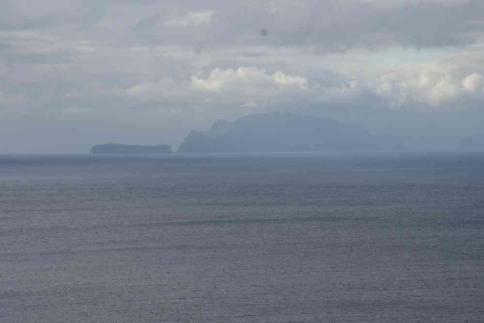 Balade sur la péninsule de São Lourenço. Vue sur les îles Désertes au loin, le 2 mai 2022