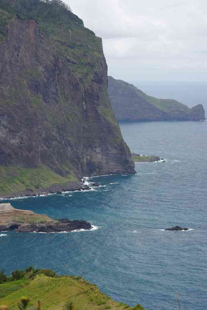Les falaises près de Porto da Cruz, le 3 mai 2022