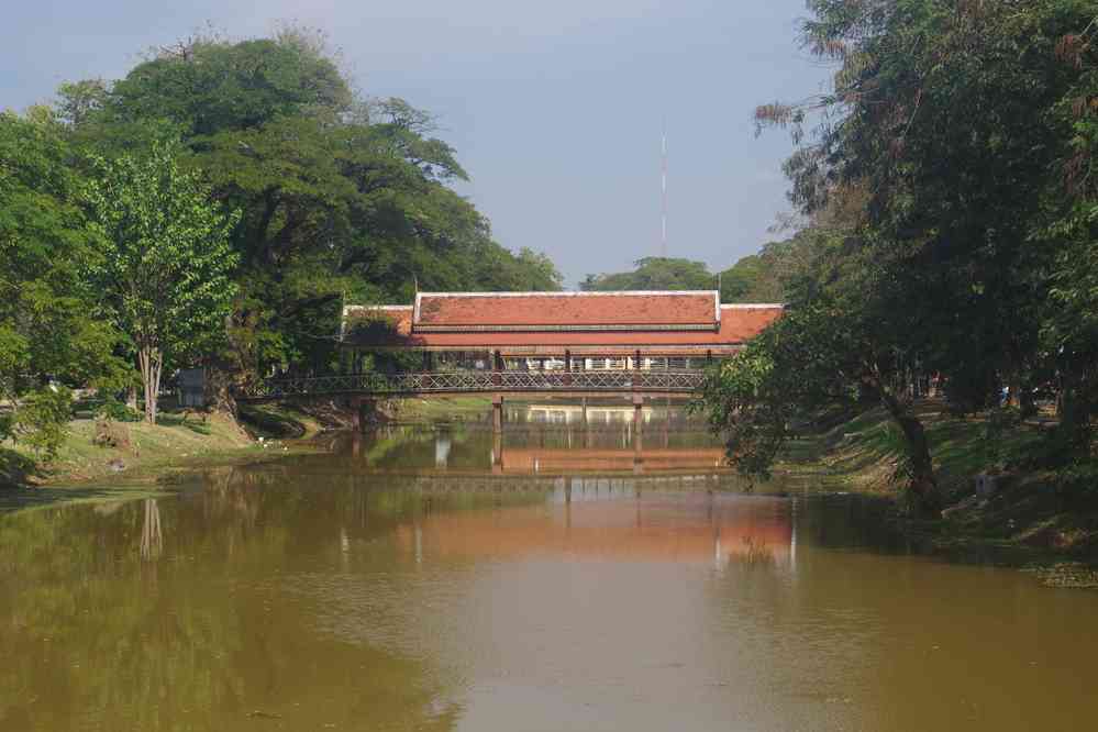 Siem Reap (ក្រុងសៀមរាប), ponts sur la rivière du même nom. Balade effectuée le jour de notre arrivée, le 22 janvier 2023