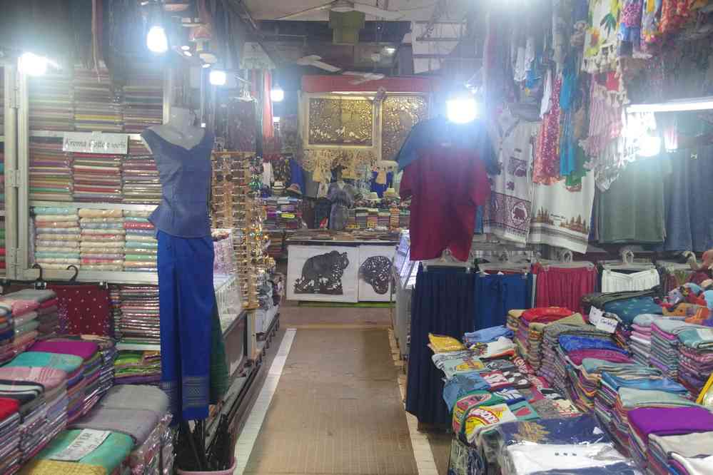 Siem Reap (ក្រុងសៀមរាប), passage dans le Vieux marché, le 22 janvier 2023. Balade vespérale effectuée le jour de notre arrivée à Siem Reap (ក្រុងសៀមរាប)