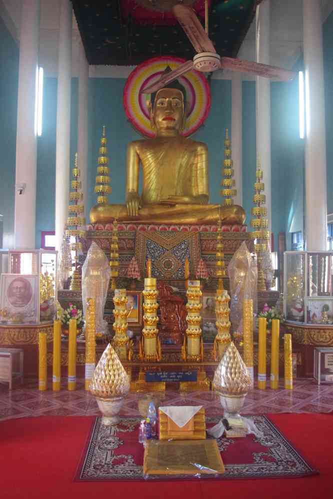 Siem Reap (ក្រុងសៀមរាប), sanctuaire de Wat Preah Prom Rath (វត្ត​ព្រះព្រហ្មរ័ត្ន), XIVᵉ siècle. Balade vespérale effectuée le jour de notre arrivée à Siem Reap (ក្រុងសៀមរាប), le 22 janvier 2023