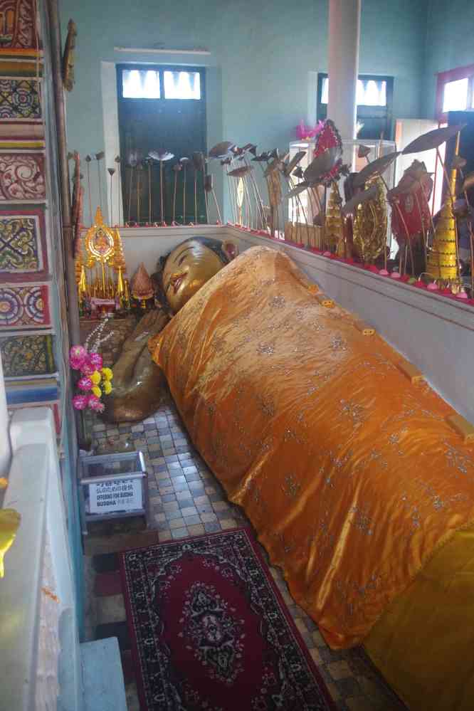 Siem Reap (ក្រុងសៀមរាប), sanctuaire de Wat Preah Prom Rath (វត្ត​ព្រះព្រហ្មរ័ត្ន), XIVᵉ siècle. Balade vespérale effectuée le jour de notre arrivée à Siem Reap (ក្រុងសៀមរាប), le 22 janvier 2023