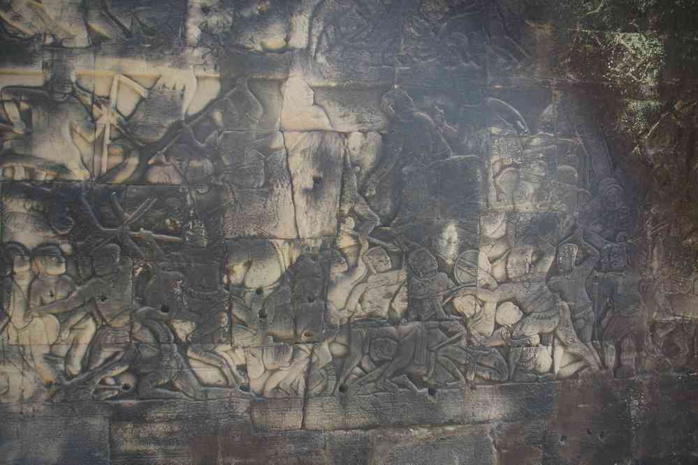 Angkor (អង្គរ), bas-relief sur le temple du Bayon (ប្រាសាទបាយ័ន), le 23 janvier 2023