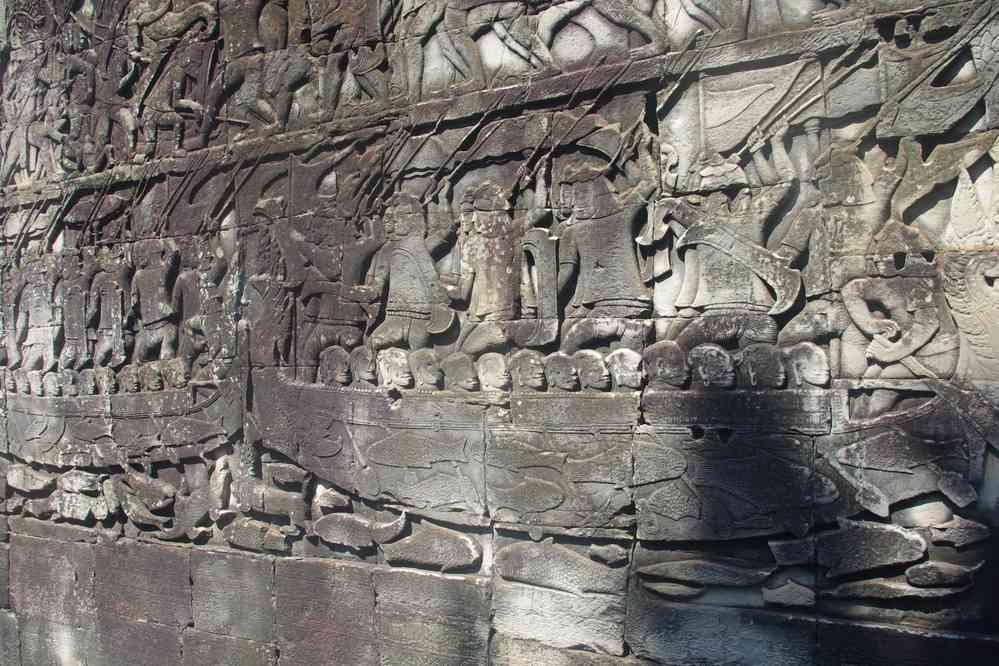 Angkor (អង្គរ), bas-relief sur le temple du Bayon (ប្រាសាទបាយ័ន), le 23 janvier 2023