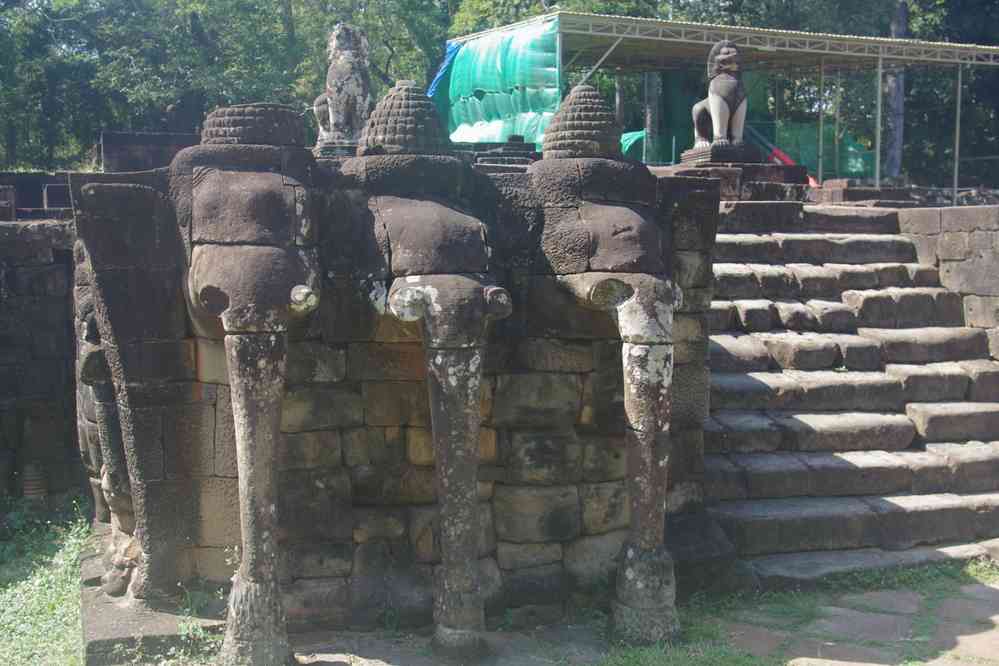 Angkor (អង្គរ), esplanade des éléphants, le 23 janvier 2023