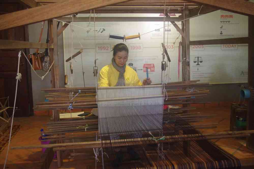 Visite d’un atelier d’artisannat à Siem Reap (ក្រុងសៀមរាប), le 24 janvier 2023