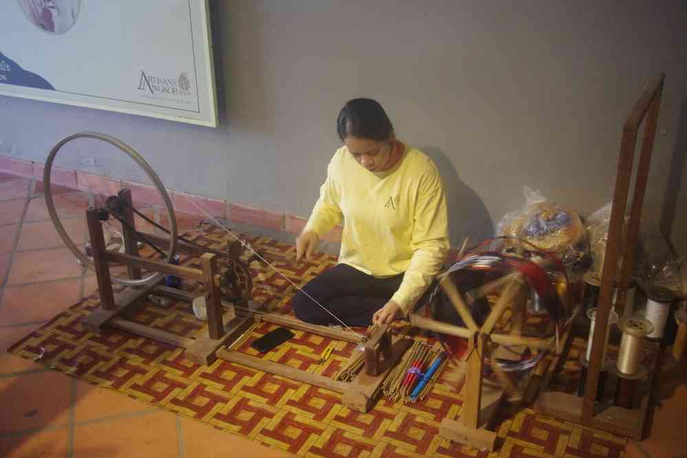 Visite d’un atelier d’artisannat à Siem Reap (ក្រុងសៀមរាប), le 24 janvier 2023