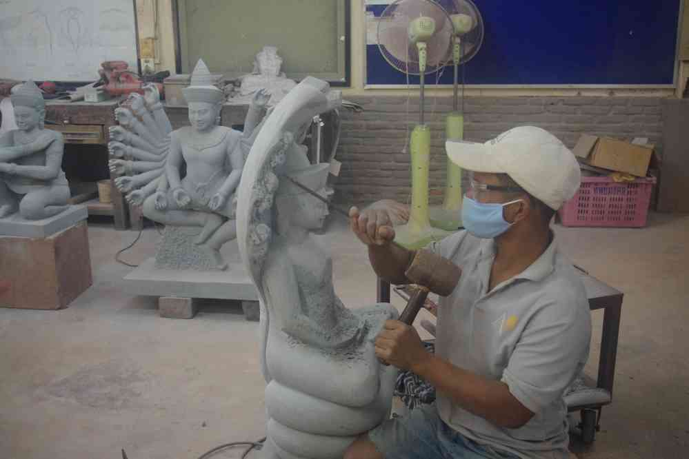 Visite d’un atelier d’artisannat à Siem Reap (ក្រុងសៀមរាប), le 24 janvier 2023