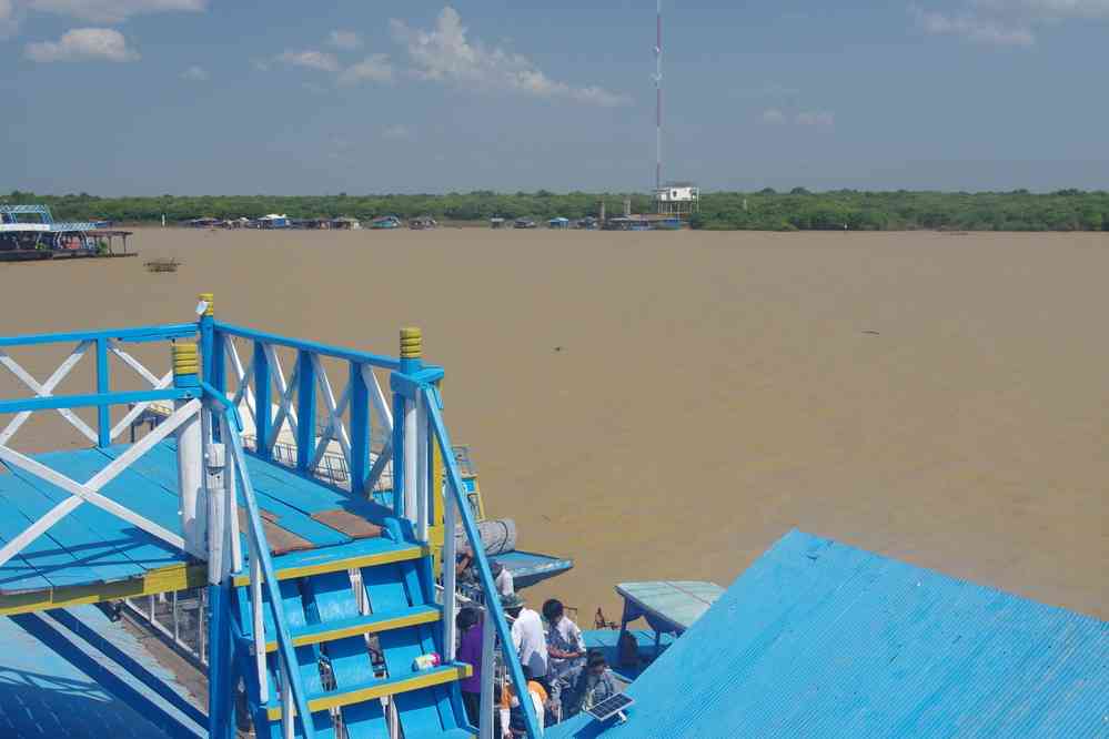 Navigation sur le lac Tonlé Sap (បឹងទន្លេសាប), le 24 janvier 2023 (Halte à la ferme des crocodiles)