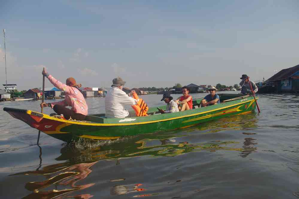 Navigation sur le lac Tonlé Sap (បឹងទន្លេសាប) (remontée de la rivière Sangker (ស្ទឹងសង្កែ)). Excursion en barque dans le village de Prek Toal (ភូមិ ព្រែក​ទាល់), le 24 janvier 2023