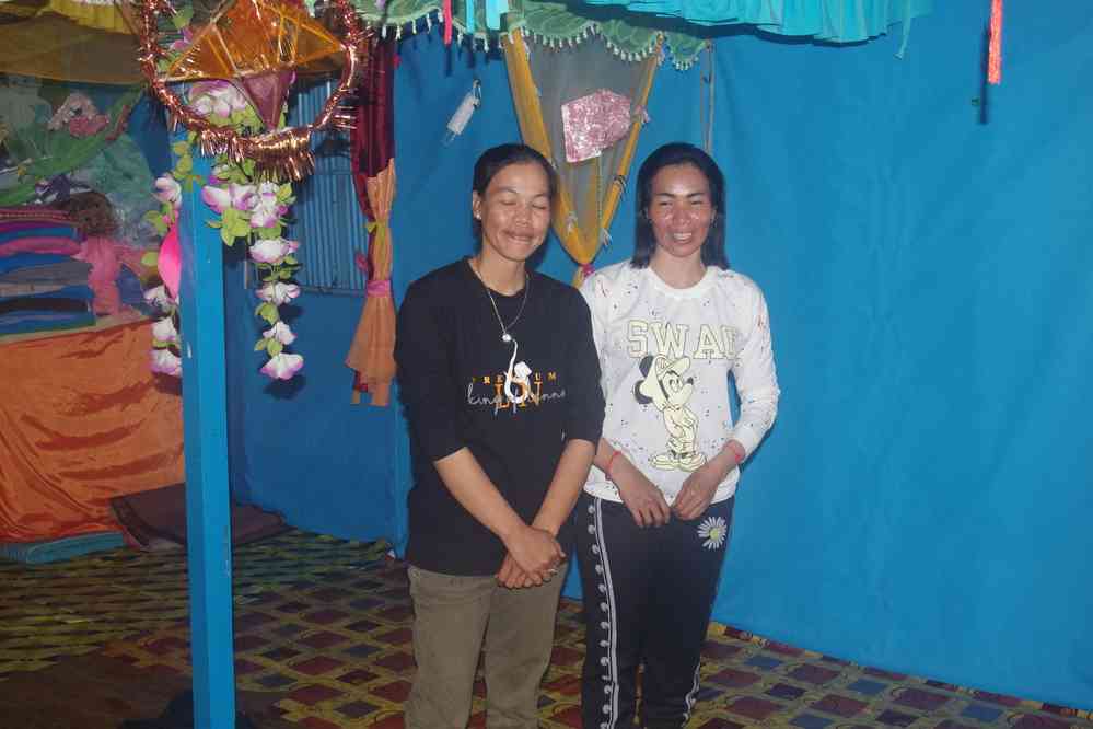 Nuit dans une maison flottante à Kampong Prahok. Nos hôtesses sino-cambodgiennes, le 24 janvier 2023