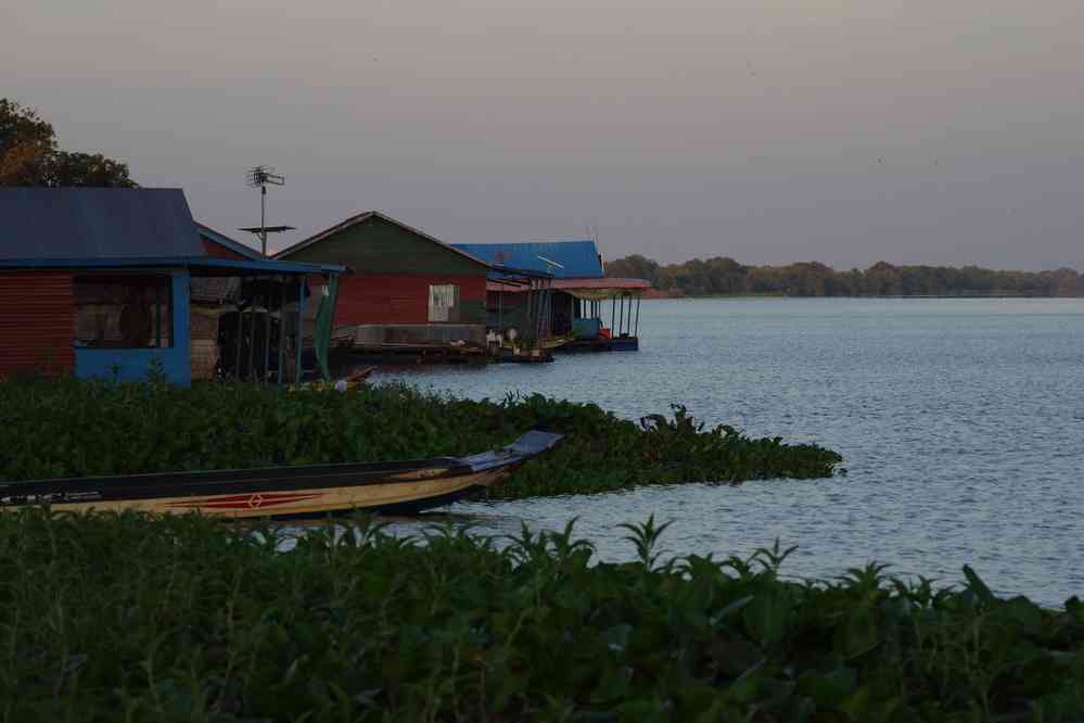 Nuit dans une maison flottante à Kampong Prahok, le 25 janvier 2023