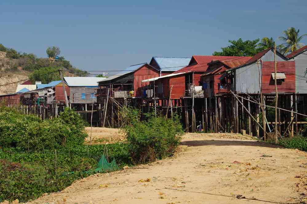 Maisons sur pilotis du village de Phnom Krom (ភ្នំក្រោម), le 25 janvier 2023