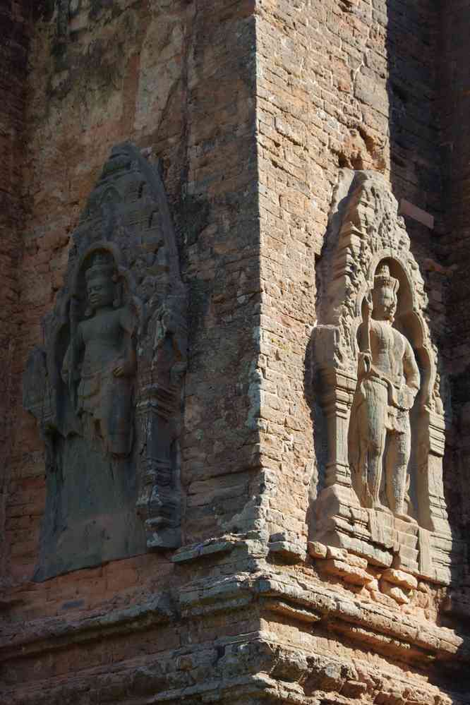 Visite du temple de Lolei (ប្រាសាទលលៃ). Gardes masculins, le 26 janvier 2023