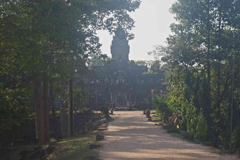 Entrée du temple de Bakong (ប្រាសាទ​បាគង), le 26 janvier 2023