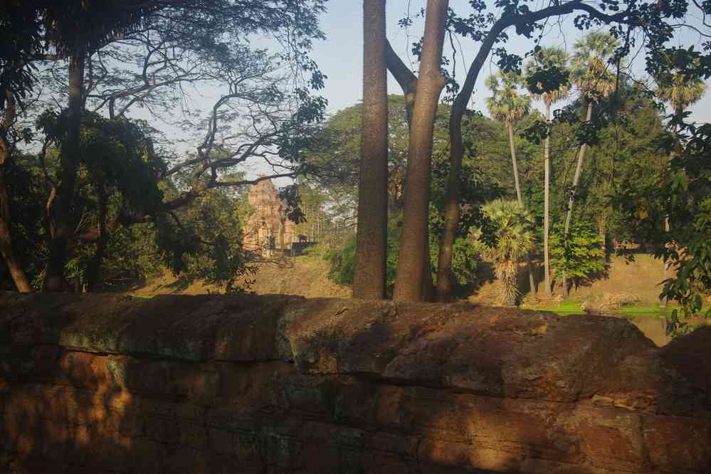 En quittant le temple de Bakong (ប្រាសាទ​បាគង), le 26 janvier 2023