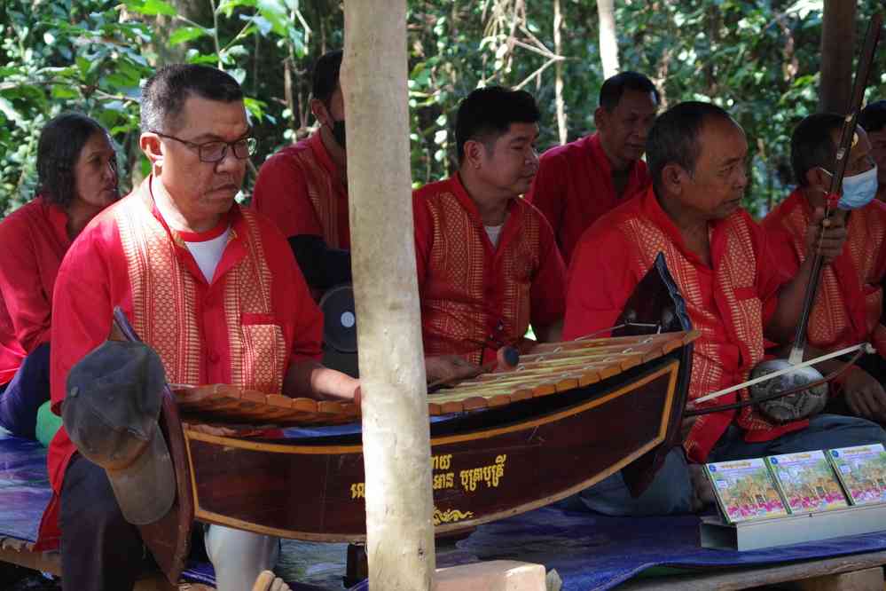 Musiciens traditionnels près du temple de Banteay Srei (បន្ទាយស្រី), le 27 janvier 2023