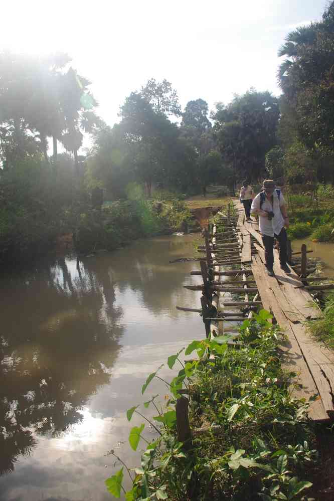 Petite marche en direction du temple de Banteay Samré (ប្រាសាទបន្ទាយសំរ៉ែ), le 28 janvier 2023