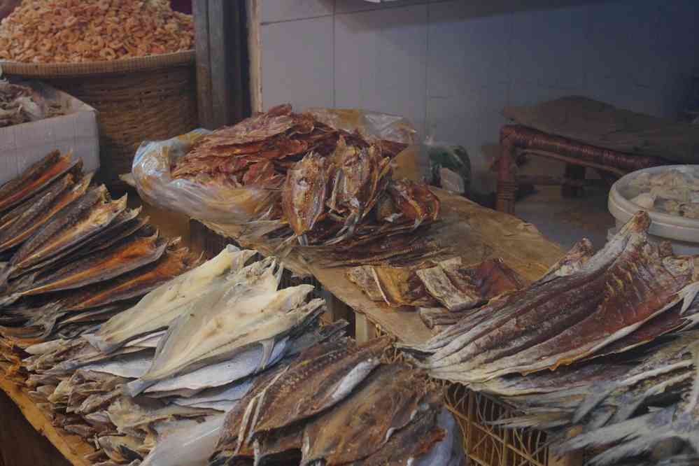 Fruits de mer au marché de Kampot (ក្រុងកំពត), le 31 janvier 2023