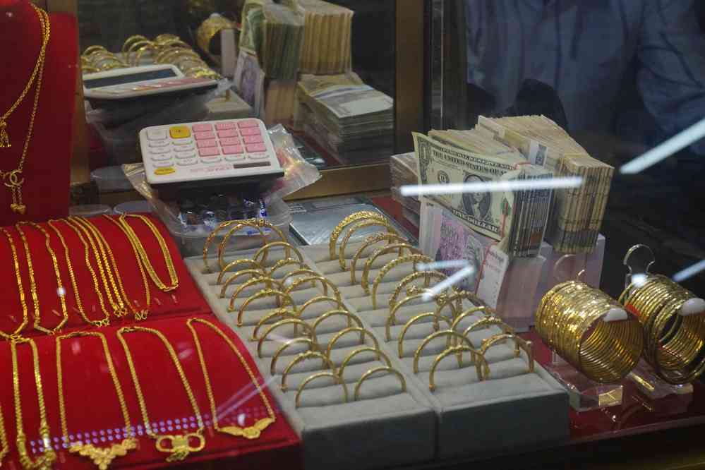 Marché de Kampot (ក្រុងកំពត) (vente de bijoux), le 31 janvier 2023