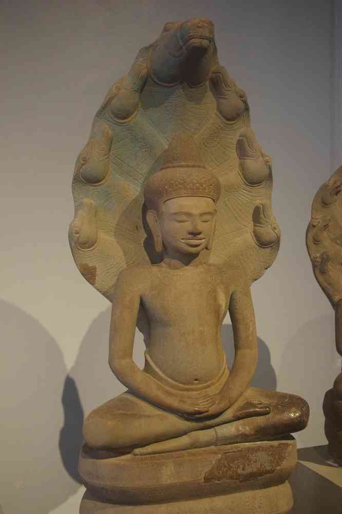 Visite du musée national du Cambodge. Bouddha installé sur un naga, le 2 février 2023