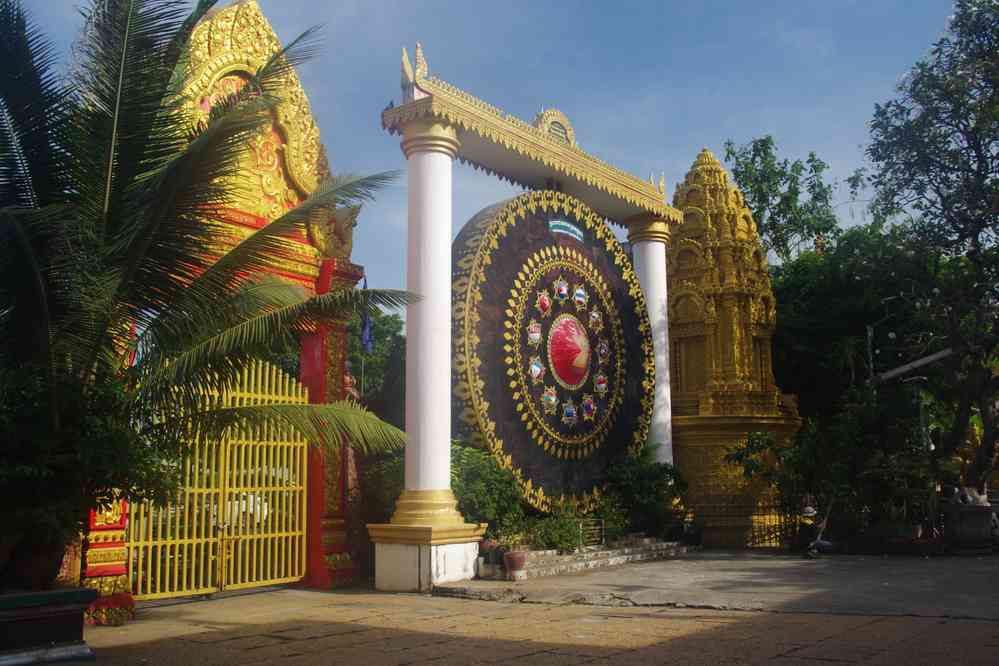 Balade à Phnom Penh (ភ្នំពេញ) en attendant l’heure de mon avion. Visite du temple de Wat Oulanom, le 3 février 2023