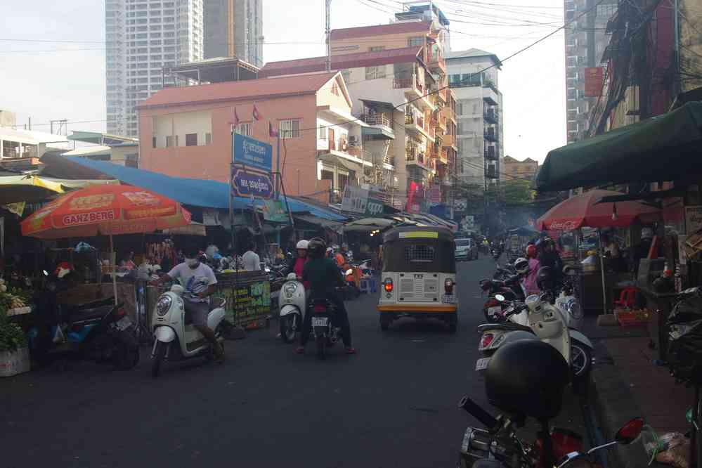 Balade à Phnom Penh (ភ្នំពេញ) en attendant l’heure de mon avion. Près de l’hôtel, le 3 février 2023