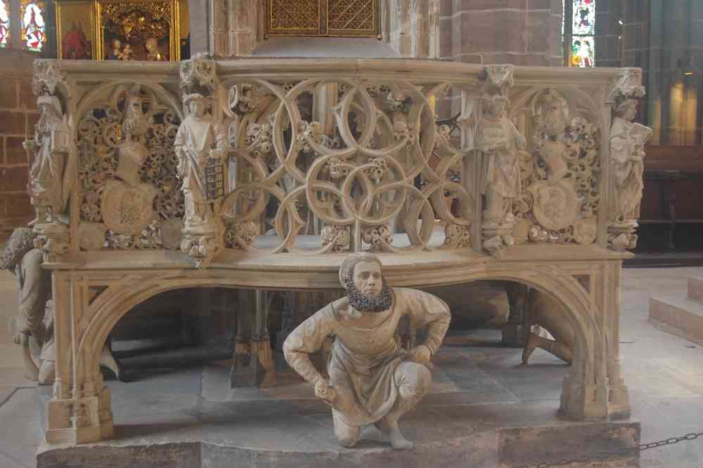 Nuremberg, intérieur de la St.Lorenzkirche (église Saint-Laurent). Tabernacle gothique de Adam Kraft (1493-1496) ; le sculpteur s’est représenté grandeur nature, le 4 août 2023