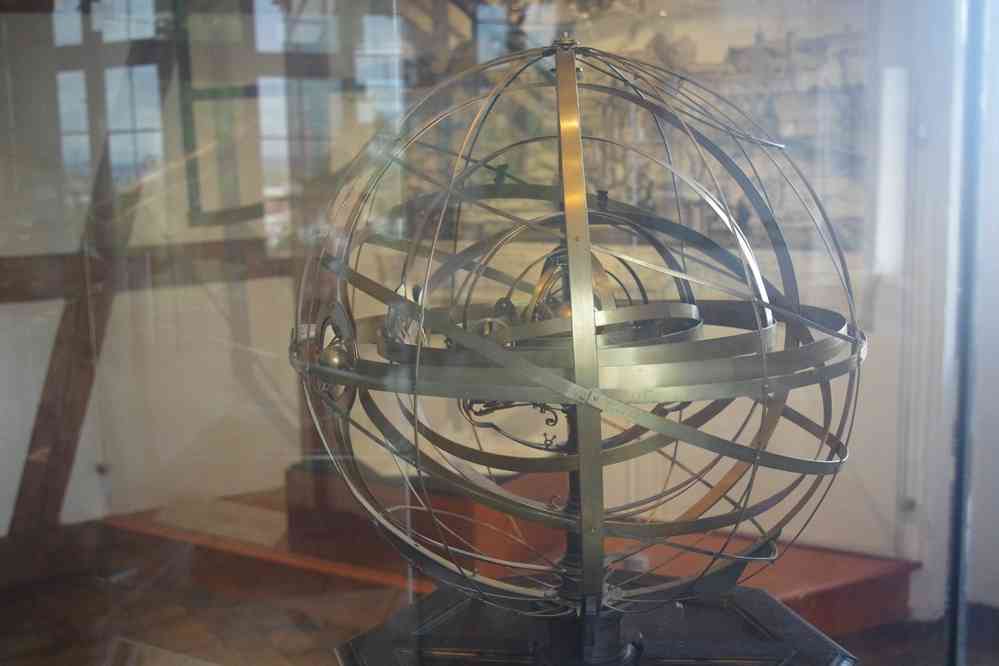 Nuremberg, sphère armillaire. Représentation du ciel dans le système géocentrique, c’est aussi le symbole du Portugal sur le drapeau duquel elle est représentée (pour faire le lien entre mes deux voyages de l’été 2023), le 4 août 2023