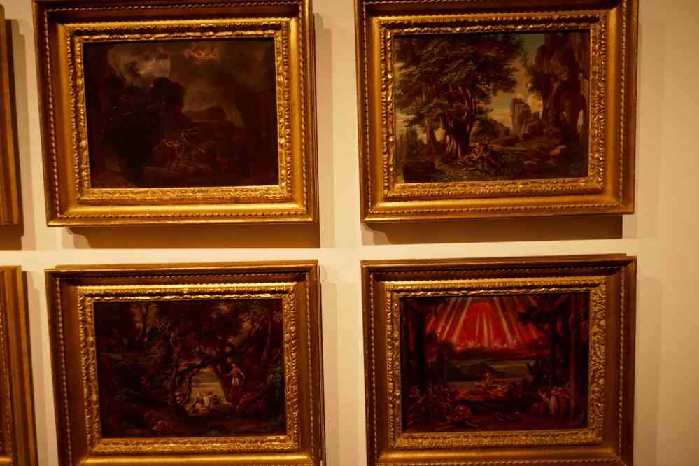 Bayreuth, musée Richard-Wagner. Illustrations (par Joseph Hoffmann) de la mise en scène historique du Ring (fin de Siegfried sur la première ligne et fin du Crépuscule des Dieux sur la seconde)