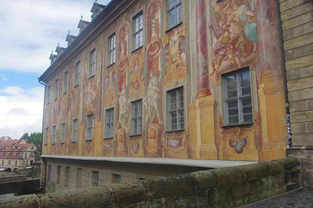 Bamberg, ancien hôtel de ville (Altes Rathaus), le 9 août 2023. Édifice du XIVᵉ siècle bâti sur une île artificielle de la Regnitz