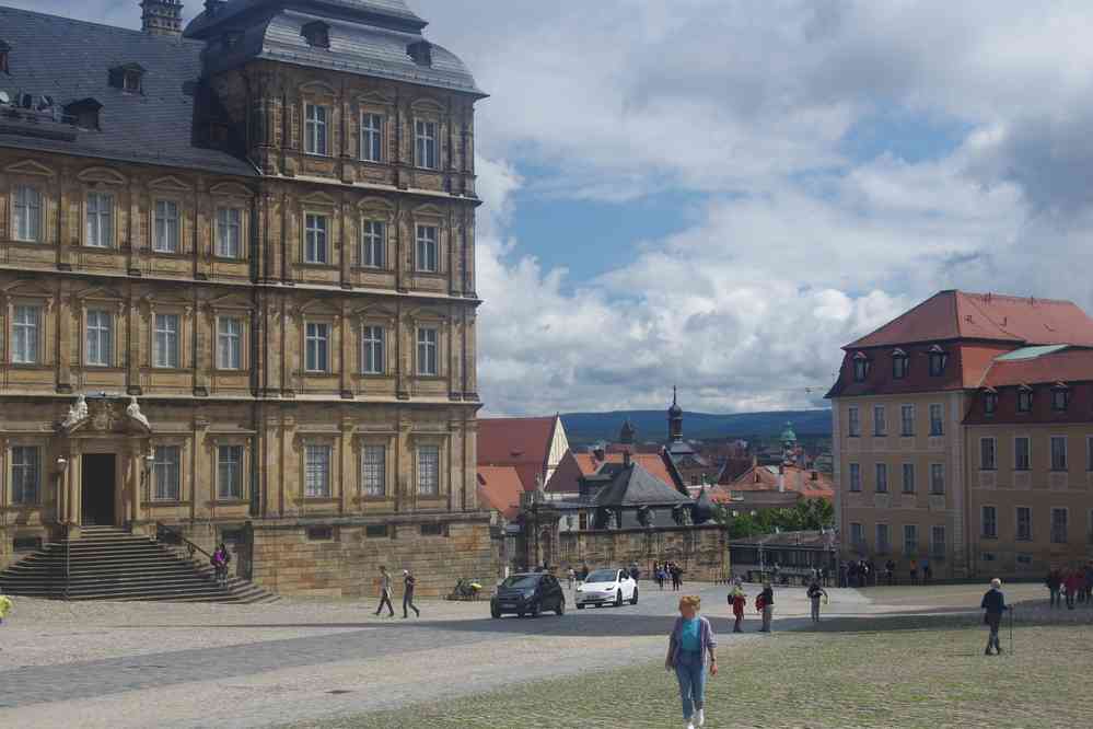 La Domplatz, à gauche la Neue Residenz, le 9 août 2023