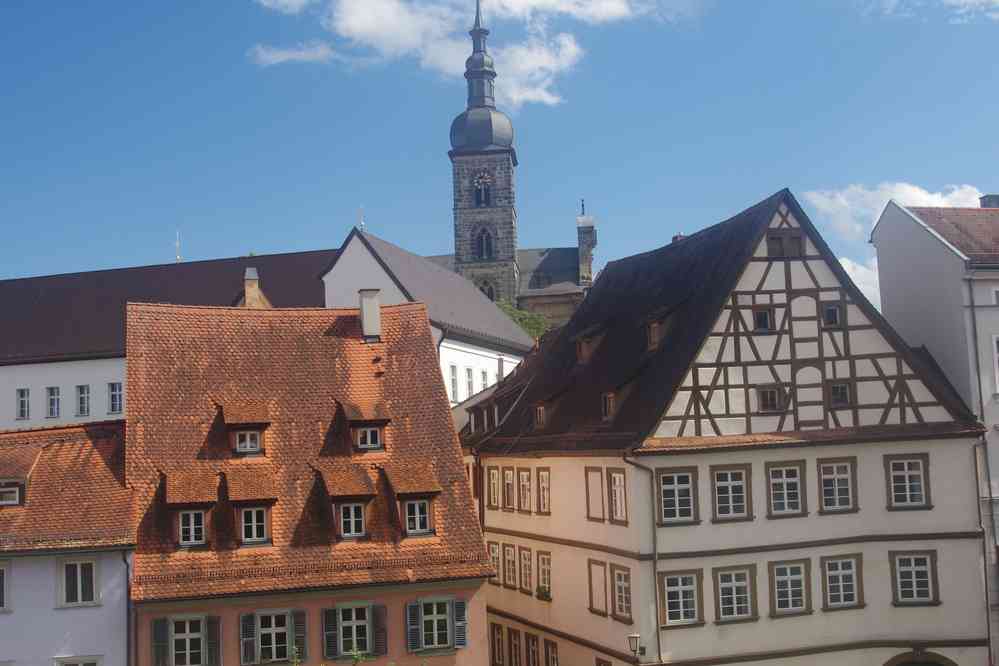 Bamberg, le clocher de l’église Saint-Étienne (St.Stephan) vue depuis l’église Notre-Dame (ou Obere Pfarre), le 9 août 2023